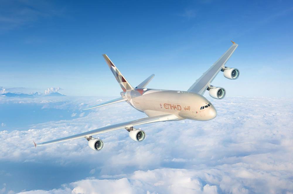 طائرة-الاتحاد-للطيران-a380-تصل-تورونتو