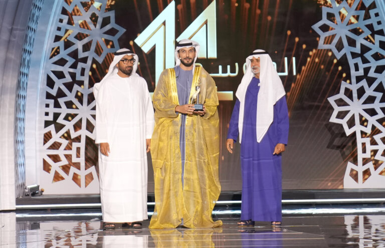 نهيان-بن-مبارك-يتوج-الإماراتي-عبدالرحمن-الحميري-بلقب-“أمير-الشعراء”