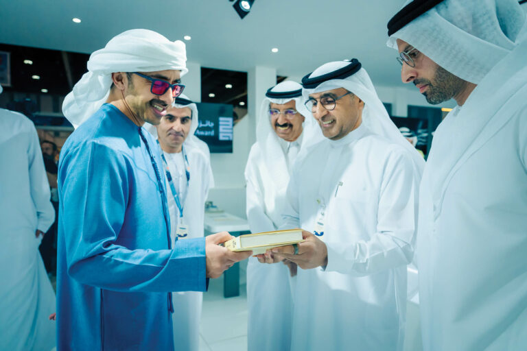تحت-رعاية-رئيس-الدولة.-عبدالله-بن-زايد-يفتتح-الدورة-الـ34-من-معرض-أبوظبي-الدولي-للكتاب