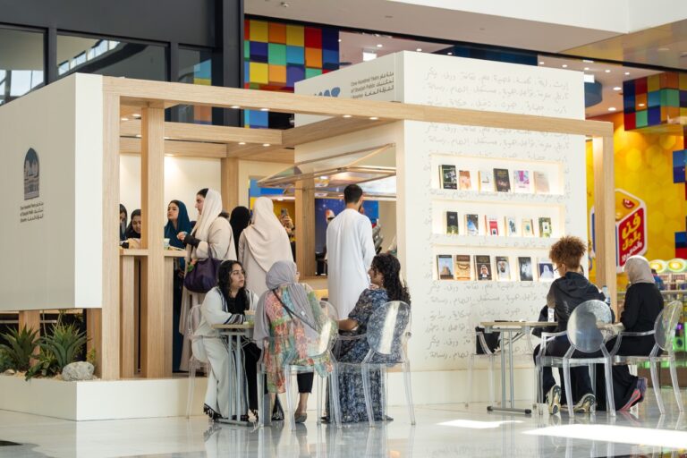 “مكتبات-الشارقة”-تفتتح-معرض-“عدسة-البدايات-الأدبية”-احتفاءً-بمئوية-تأسيسها