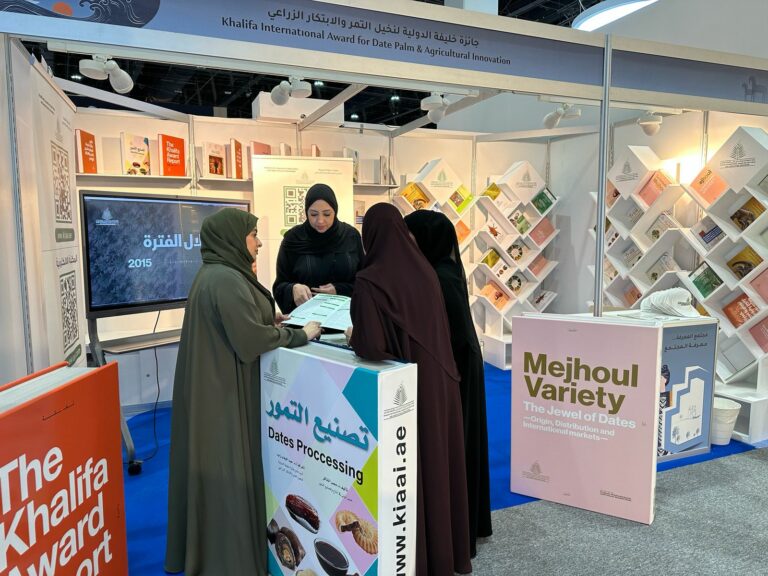 جائزة-خليفة-لنخيل-التمر-تُعرض-سبعة-إصدارات-جديدة-في-“أبوظبي-للكتاب”