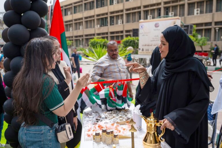 “الشارقة للتراث” يبرز الموروث الإماراتي في-ملتقى الثقافات-بجامعة القاهرة