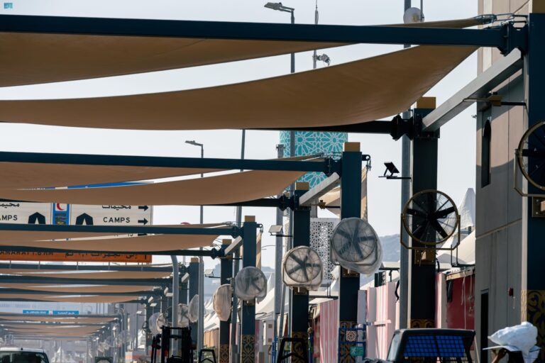 تركيب-500-مروحة-“رذاذ”-في-مسارات-المشاة-بمنى