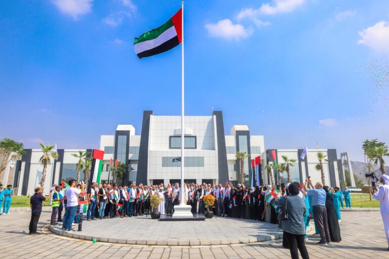 بلدية-دبا-تحتفي-بيوم-العلم