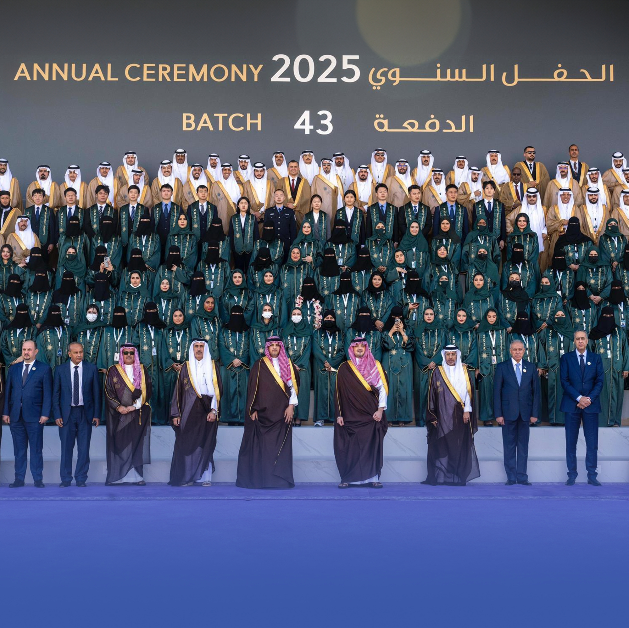 برعاية-وزير-الداخلية.-تخرج-374-طالبًا-في-جامعة-نايف