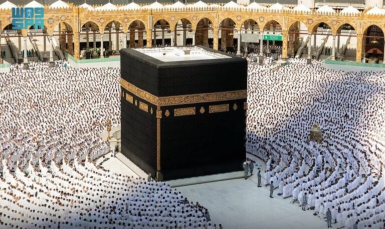 السديس:-الالتزام-بالتعليمات-الأمنية-عبادةٌ-تحفظ-الأرواح