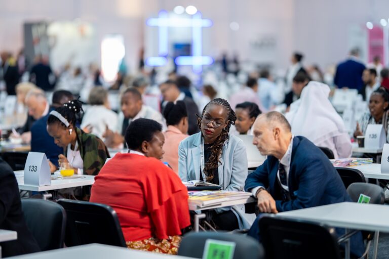 ناشرون-دوليون:-الشارقة-ملتقى-عالمي-يجمع-صناع-المعرفة-لبناء-الجسور-بين-ثقافات-العالم