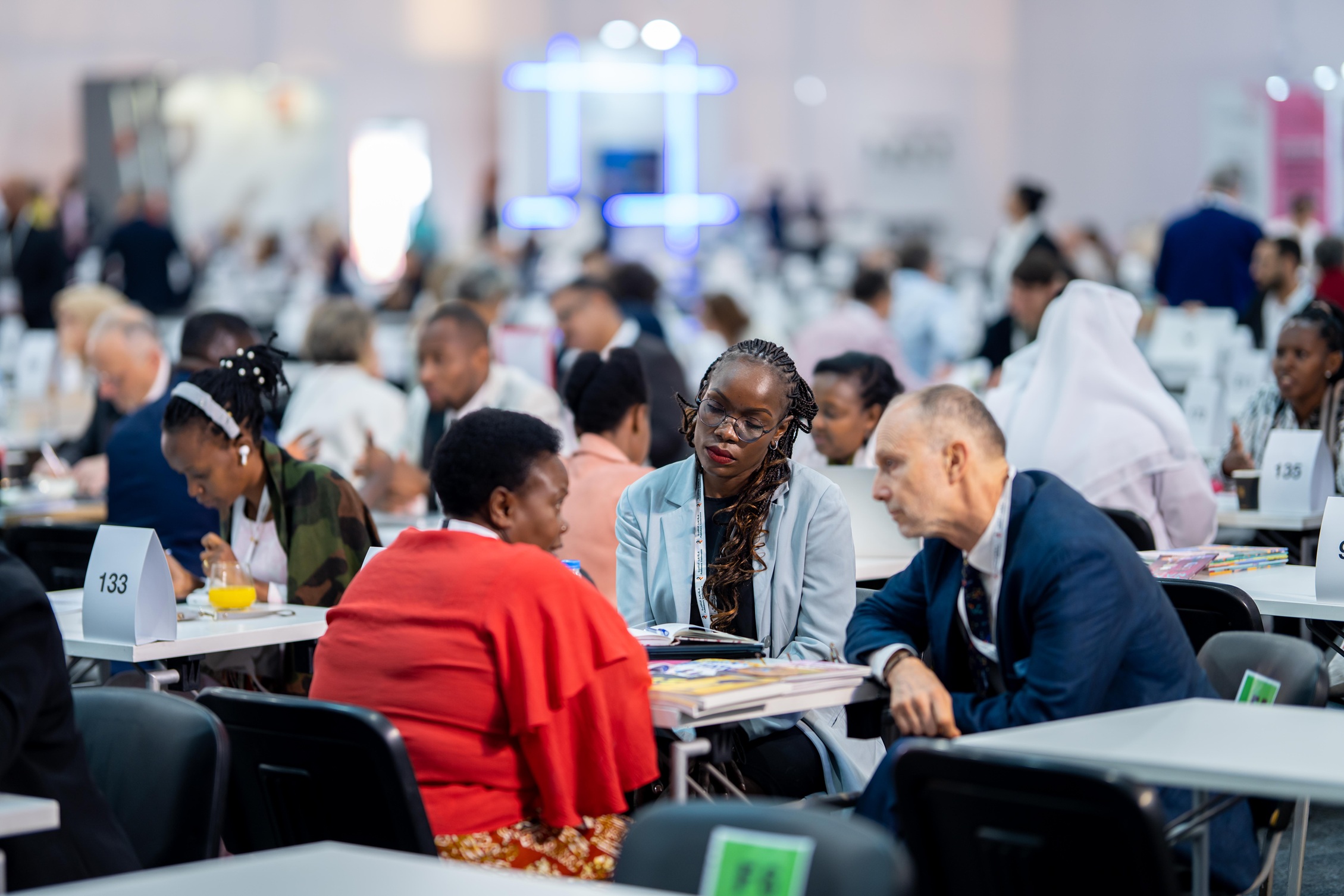 ناشرون-دوليون:-الشارقة-ملتقى-عالمي-يجمع-صناع-المعرفة-لبناء-الجسور-بين-ثقافات-العالم