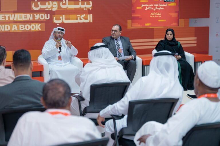 خبراء-بمعرض-الشارقة-للكتاب”:-المعرفة-حجر-الأساس-في-بناء-المجتمعات