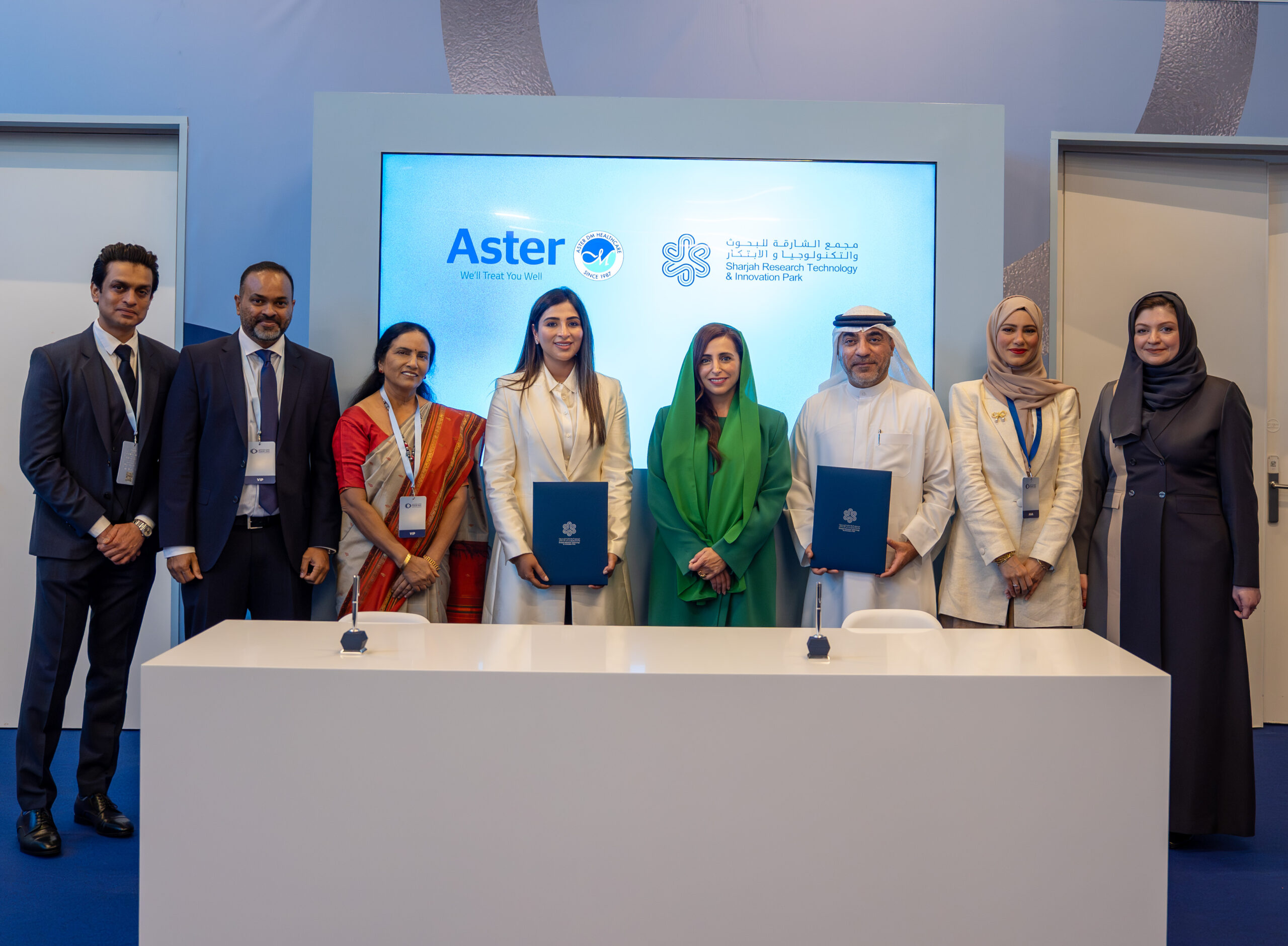 مجمع-الشارقة-للبحوث-و”أستر-دي-إم”-يوقعان-اتفاقية-تعاون-للبحث-والابتكار-الصحي