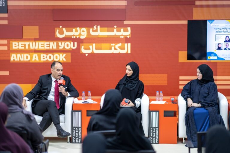 جلسات-حوارية-وندوات-أدبية-وفنية-بمعرض-الشارقة-للكتاب-2025
