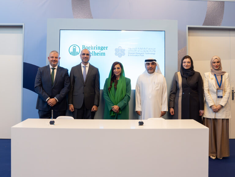 تفاهم-بين-“مجمع-الشارقة-للبحوث”-وبوهرينجر-لدعم-البحث-والابتكار-الصحي-بالدولة