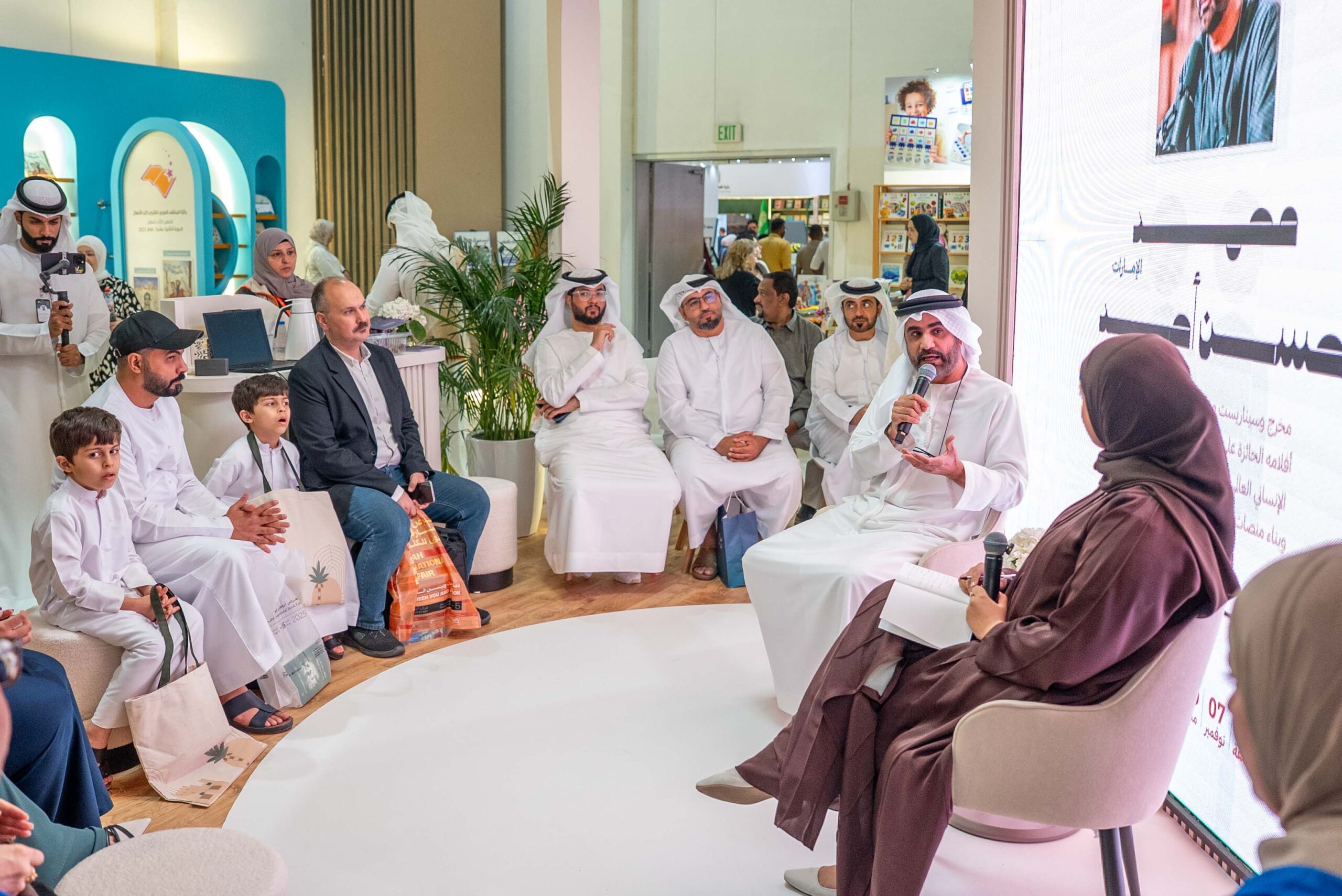 الشارقة-الدولي-للكتاب-يبحث-في-جلساته-تطور-الرواية-وكتابة-السيناريو-وأدب-الرحلات