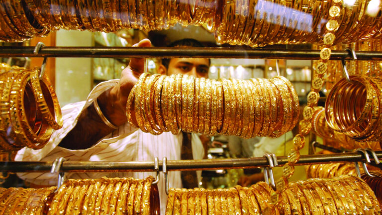 عودة-أسعار-الذهب-للارتفاع-تحد-من-الطلب-على-المشغولات.-وإقبال-على-شراء-السبائك