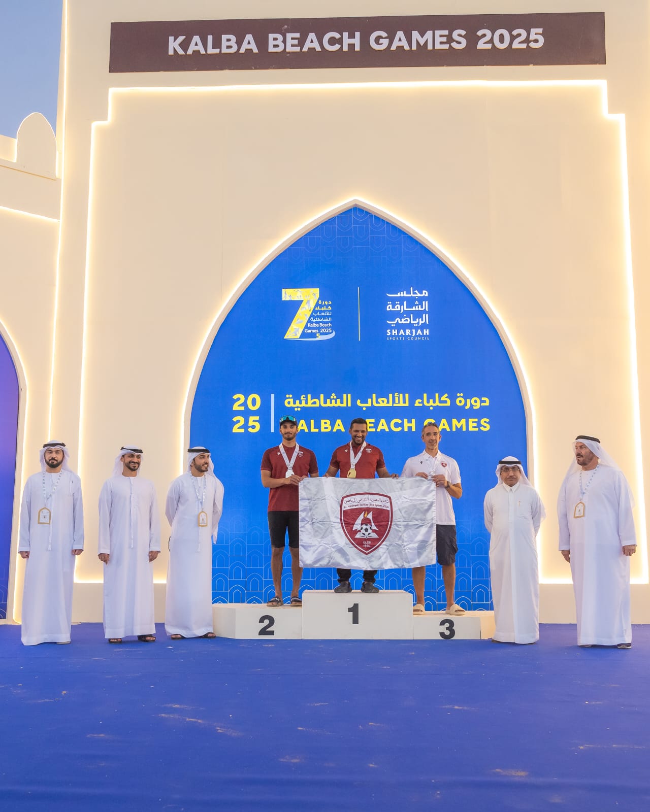 سعيد-بن-صقر-القاسمي-يشهد-تتويج-أبطال-منافسات-اليوم-الثالث لدورة-كلباء-الشاطئية