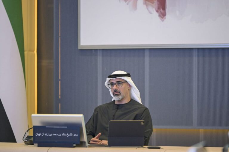 خالد-بن-محمد-بن-زايد-يطلع-على-أداء-“أدنوك”-وأولوياتها-الإستراتيجية-خلال-المرحلة-المقبلة