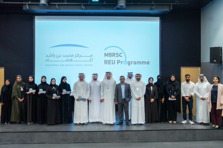 “محمد-بن-راشد-للفضاء”-يكرم-الطلبة-المشاركين-في-برنامج-أبحاث-علوم-الفضاء-2025