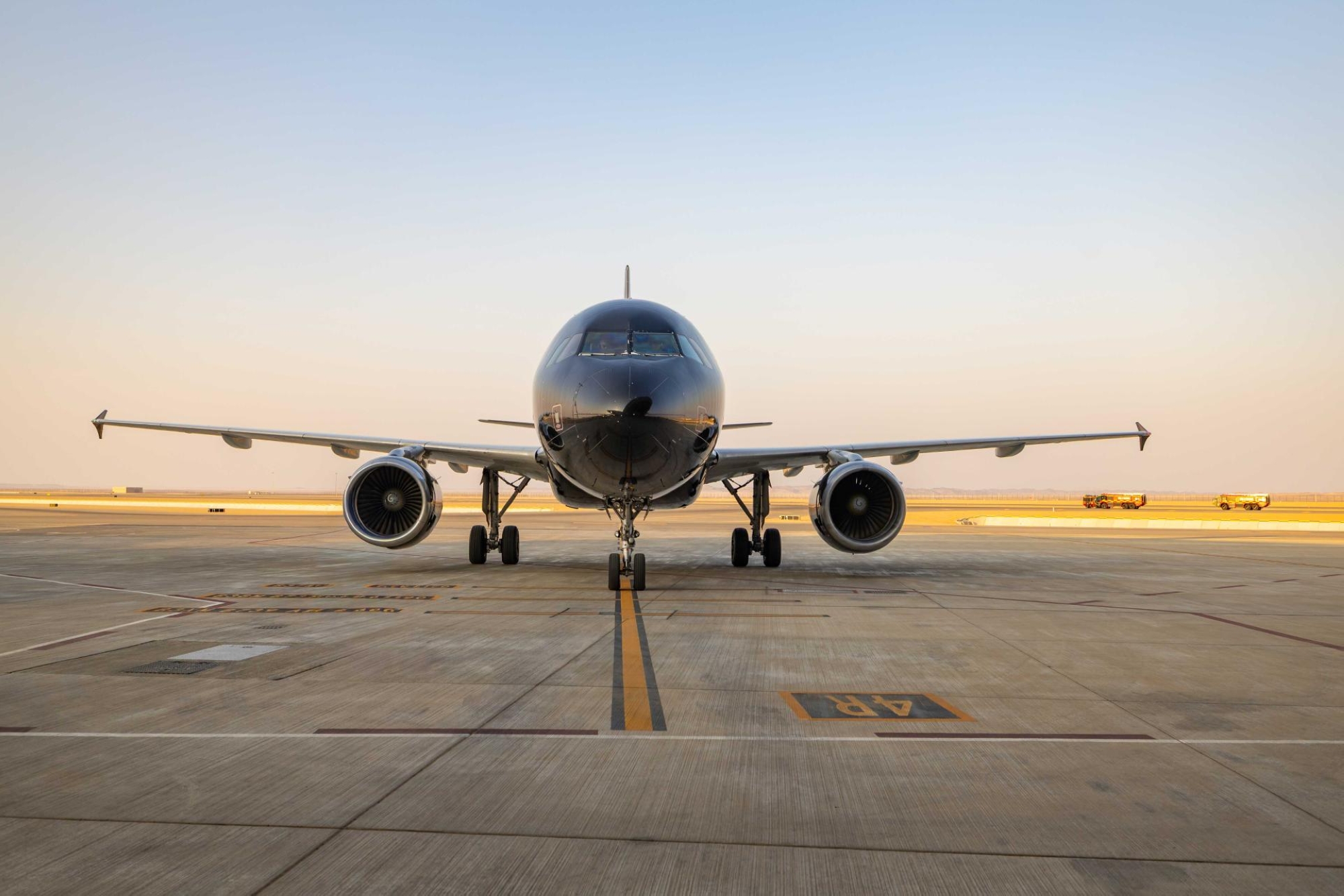 أول-رحلة-أوروبية-مباشرة-تهبط-في-مطار-البحر-الأحمر