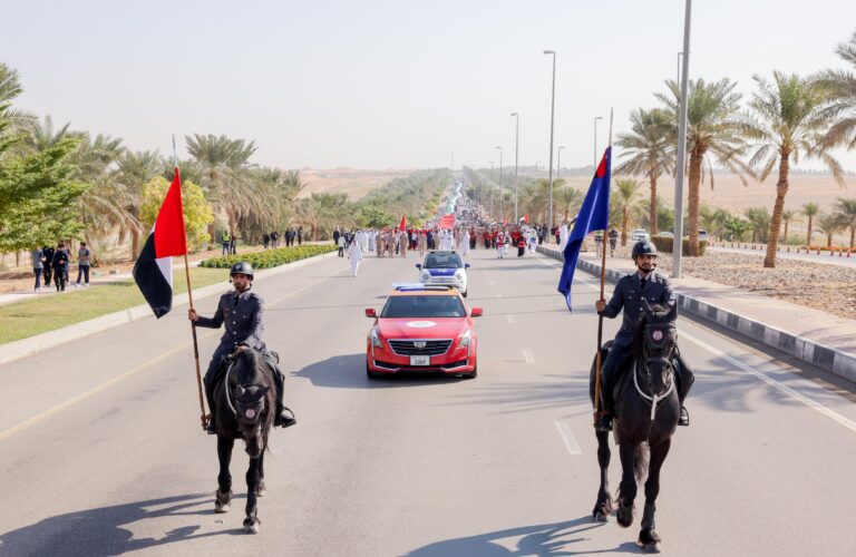 شرطة-أبوظبي-تشارك-في-“مسيرة-وطن”-احتفاء-بعيد-الاتحاد-الـ-54