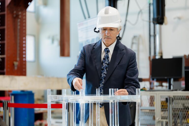 جامعة-الإمارات-تحصل-على-براءة-اختراع-أمريكية-لتقنية-مبتكرة-تمنع-الانهيار-التتابعي-للمباني