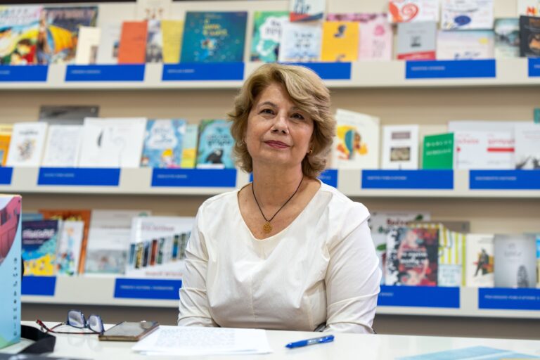 كاتبة-يونانية:-ارتبطت-وجدانيا-بالأدب-الإماراتي