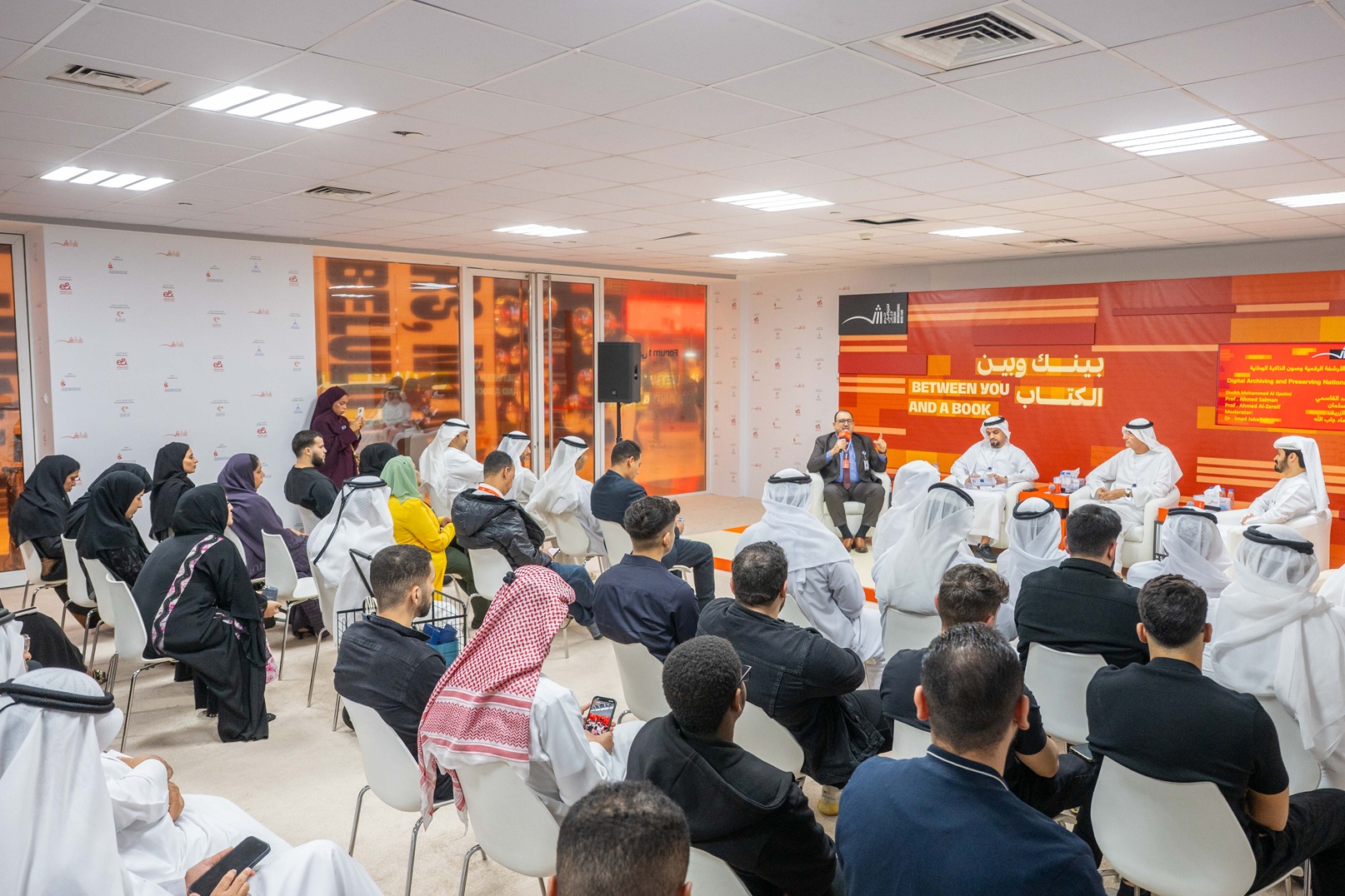 دار-الوثائق-في-الشارقة-تستعرض-جهودها-في-الأرشفة-الرقمية-وصون-الذاكرة-الوطنية