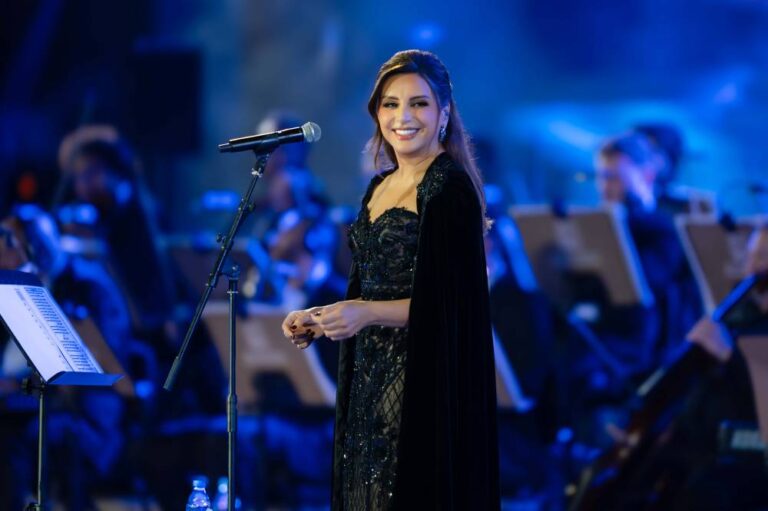 أنغام-تهدي-جمهور-«هلا-خورفكان»-باقة-طرب