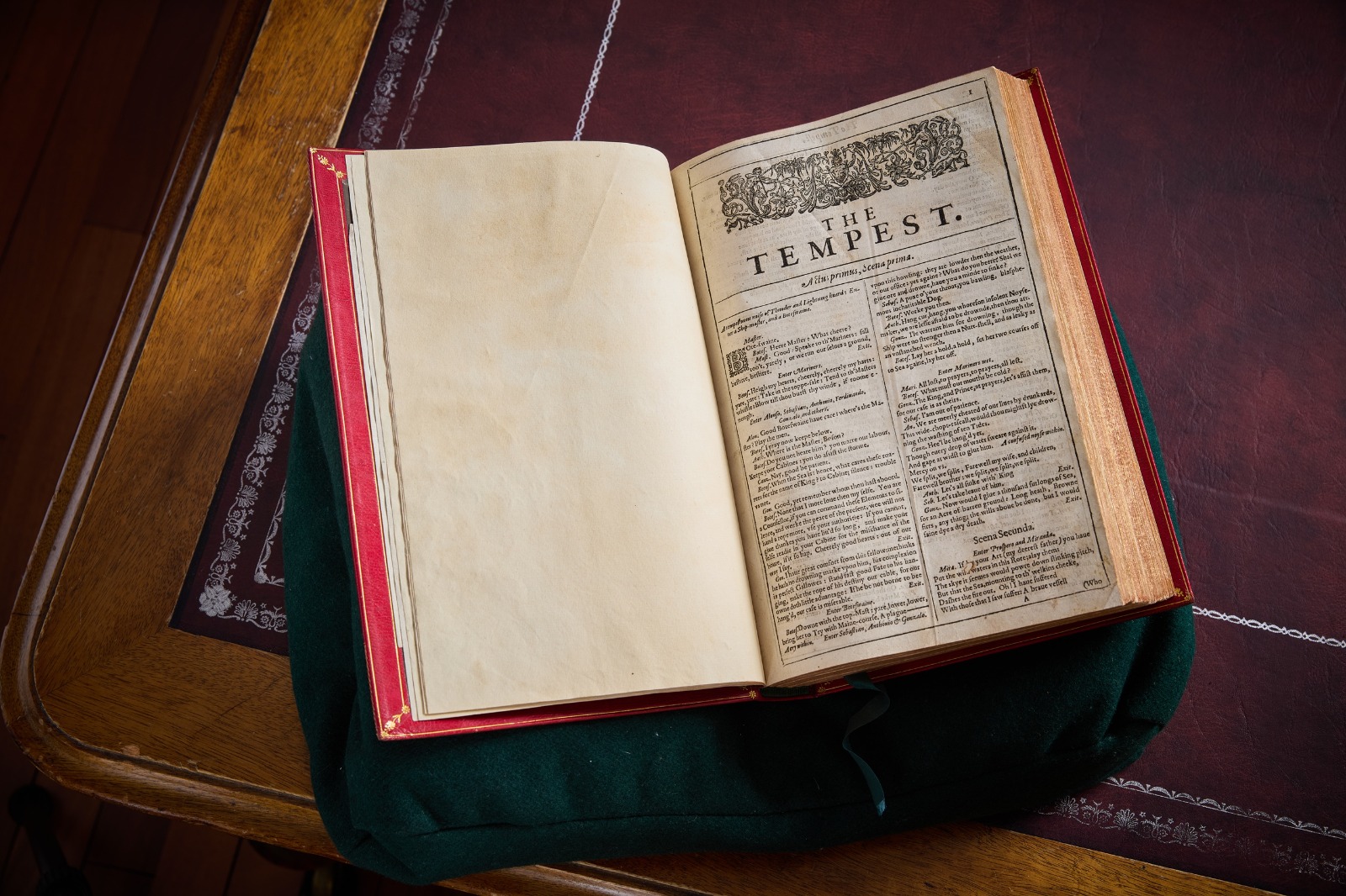 دار-بيتر-هارينغتون-تعرض-أحد-أندر-كتب-شكسبير-في-“فن-أبوظبي”