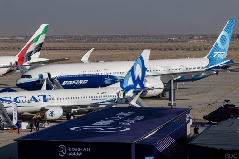 طيران-الإمارات-تدعم-تطوير-طائرة-بوينج-777-10