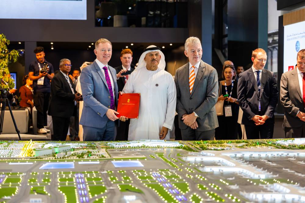 3.5-مليار-دولار-تمويلاً-بريطانياً-لتوسعة-مطار-آل-مكتوم-الدولي