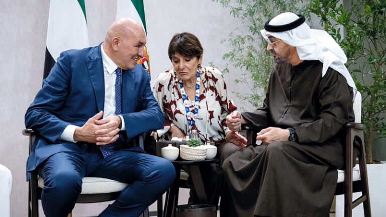 رئيس-الدولة-يزور-فعاليات-اليوم-الثالث-لمعرض-دبي-للطيران-2025