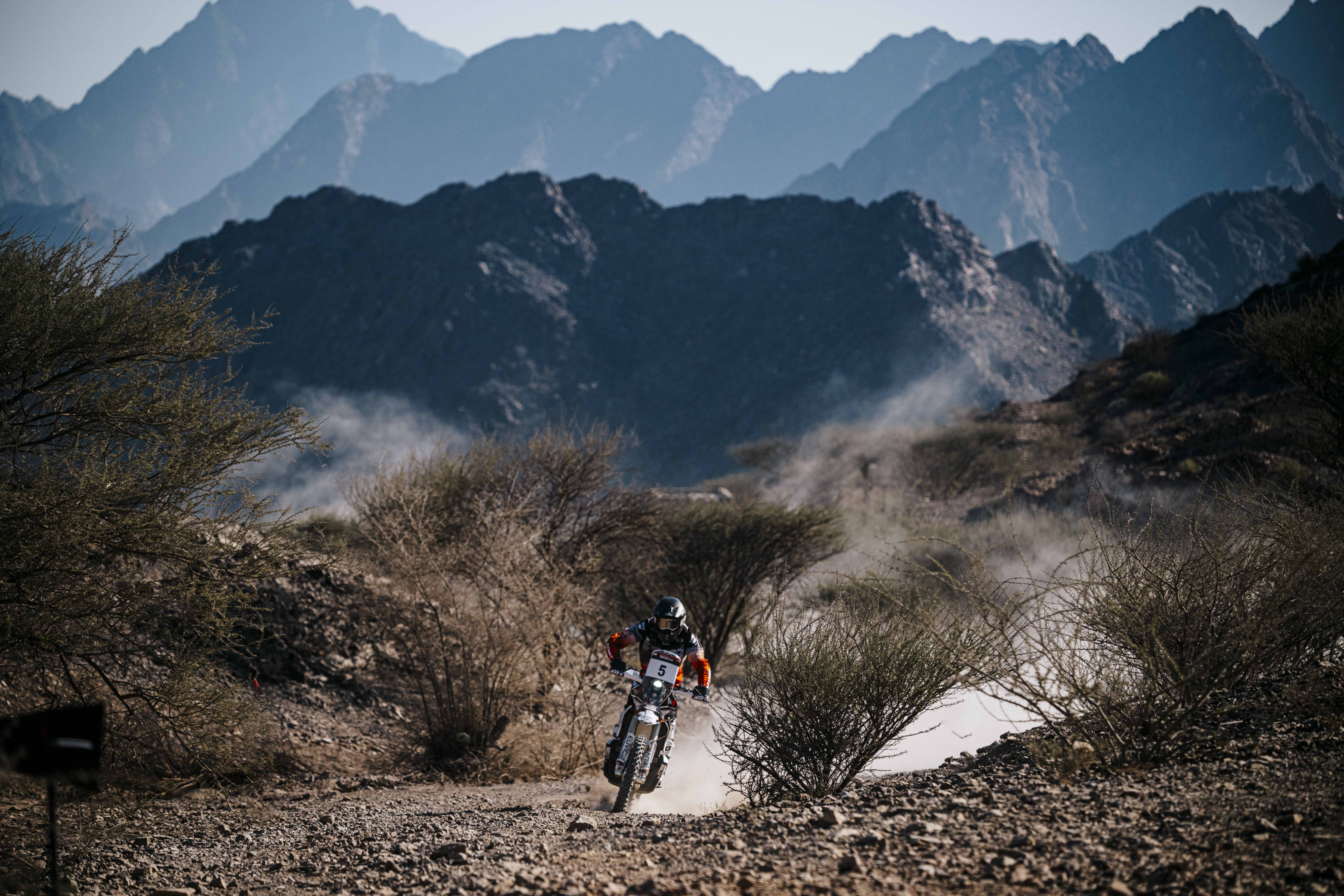 انطلاقة-قوية-لرالي-دبي-الصحراوي-وكوينتيرو-ودابروفسكي-وأهلي-يتصدرون