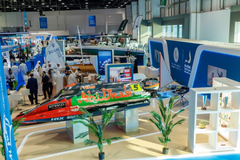 “أبوظبي-للرياضات-البحرية”-يستعرض-أحدث-التقنيات-في-“المعرض-الدولي-للقوارب”