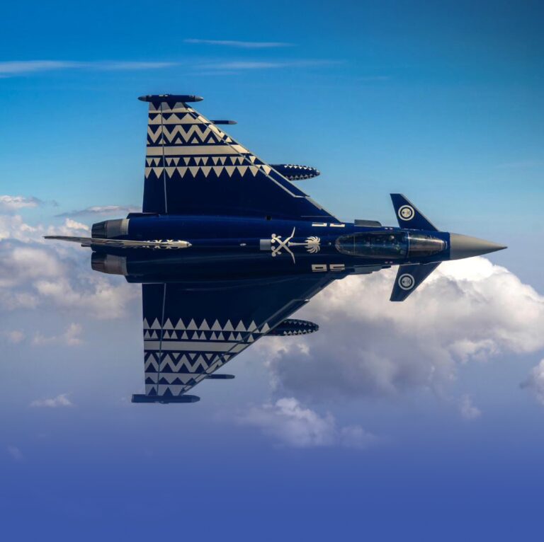 “الدفاع”-تشارك-بطائرات-متنوعة-في-معرض-الطيران-العامّ