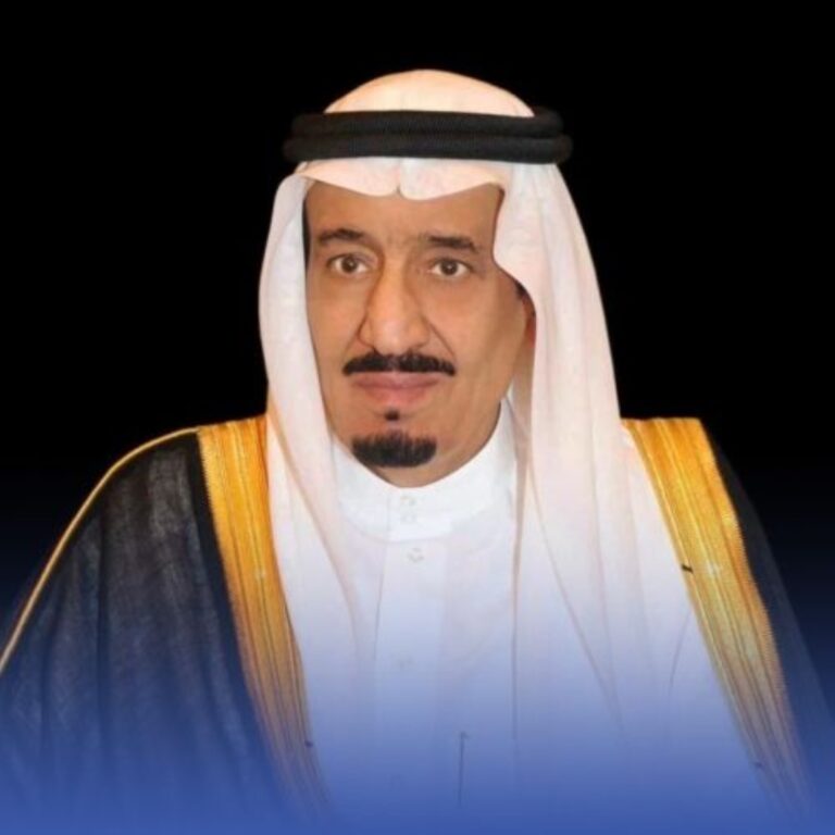 منح-وسام-الملك-عبدالعزيز-لـ-200-مواطن-ومواطنة