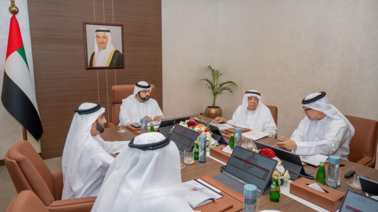 ولي-عهد-الفجيرة-يترأّس-اجتماع-مجلس-أمناء-مؤسسة-حمد-بن-محمد-الشرقي-للأعمال-الإنسانية