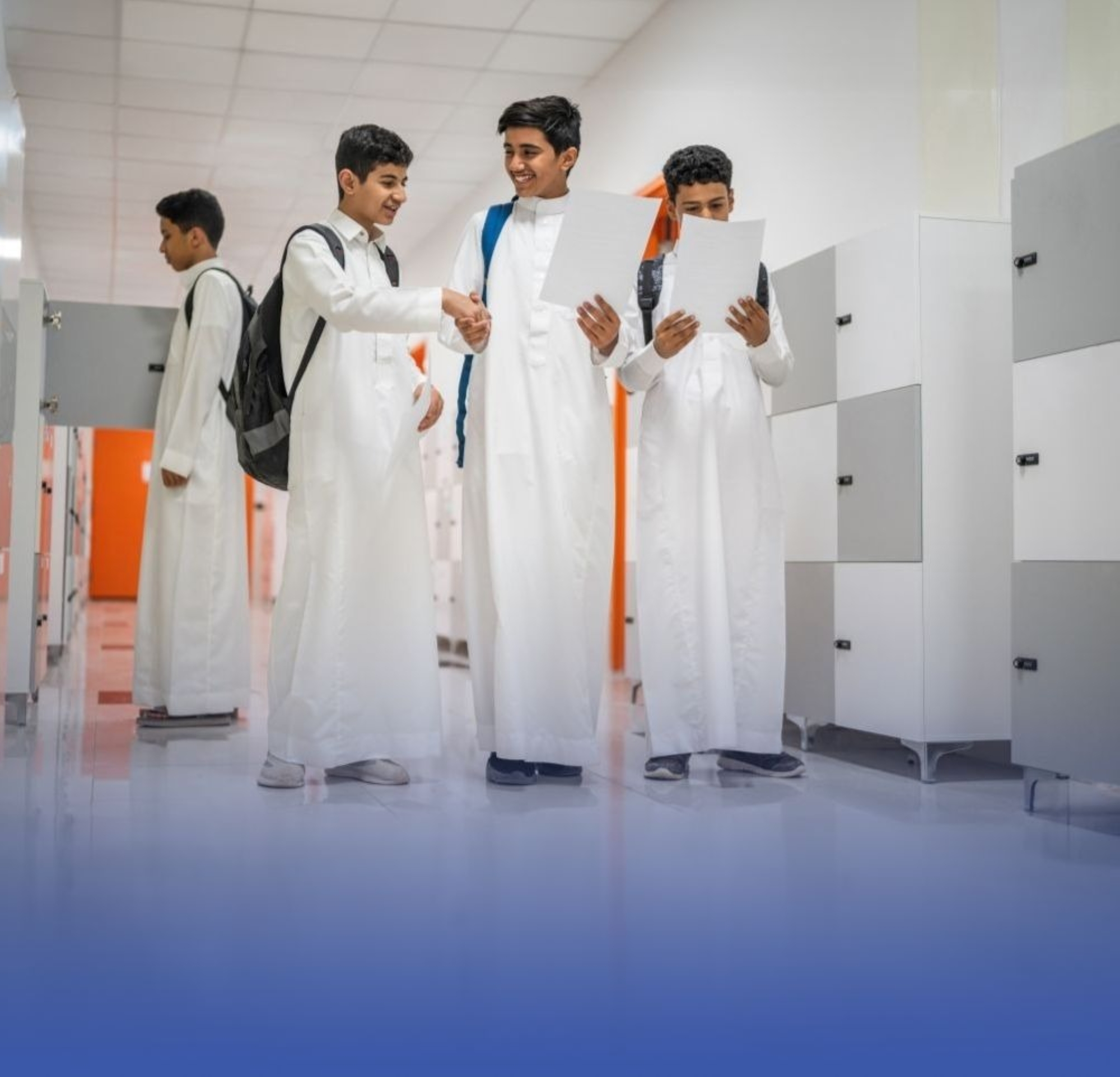 الطلاب-يعودون-لمقاعد-الدراسة-بعد-انتهاء-إجازة-الخريف