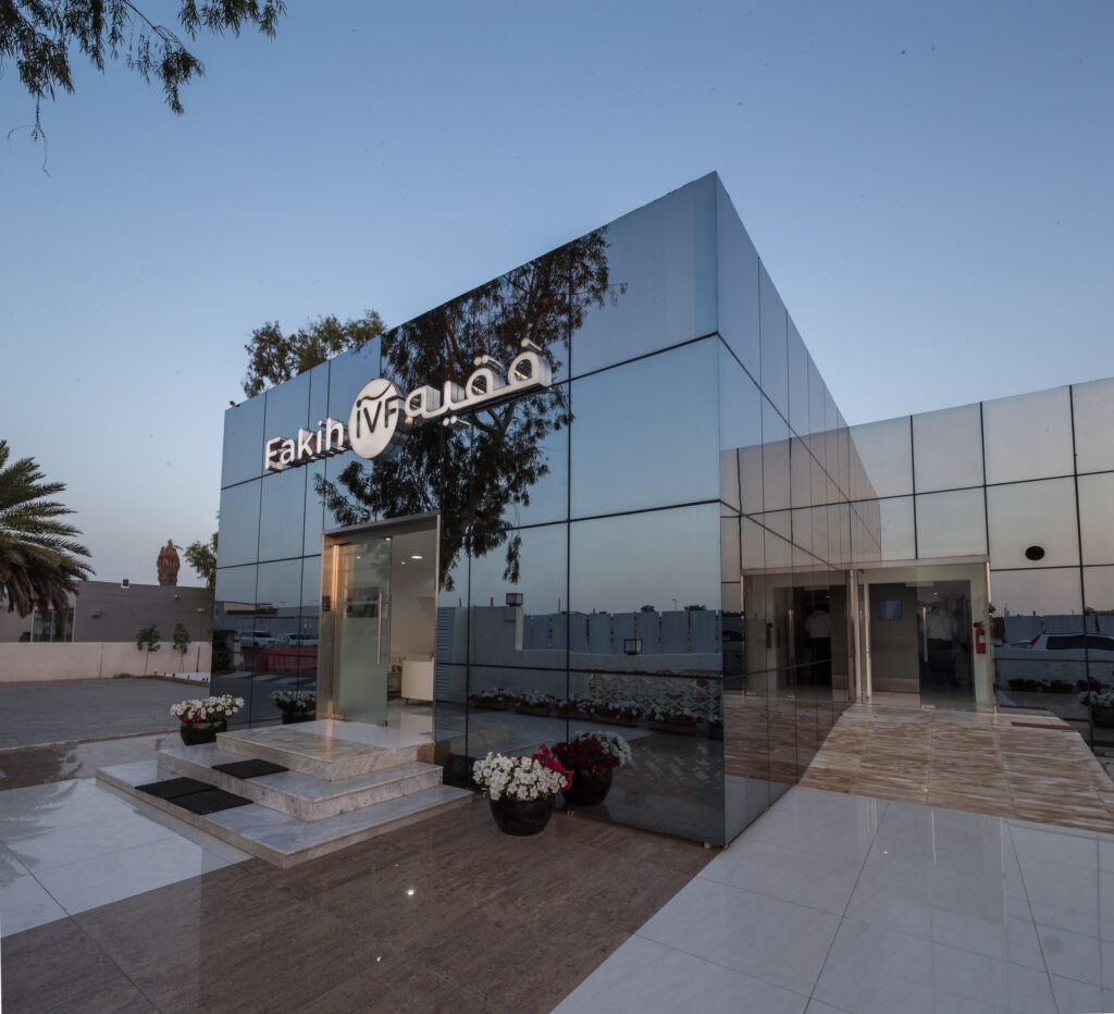 حالة رائدة في علاج العقم عند الرجال: حدوث حمل طبيعي بعد استخدام دواء لحبّ الشباب