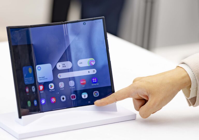 “سامسونج”-تكشف-رسميا-عن-“جالاكسي-زد-تراي-فولد”-أول-هاتف-ثلاثي-الطي-بشاشة-10-بوصات