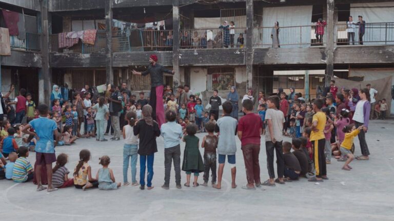 «ضايل-عنّا-عرض».-وثائقي-يروي-يوميات-«سيرك-غزة-الحر»