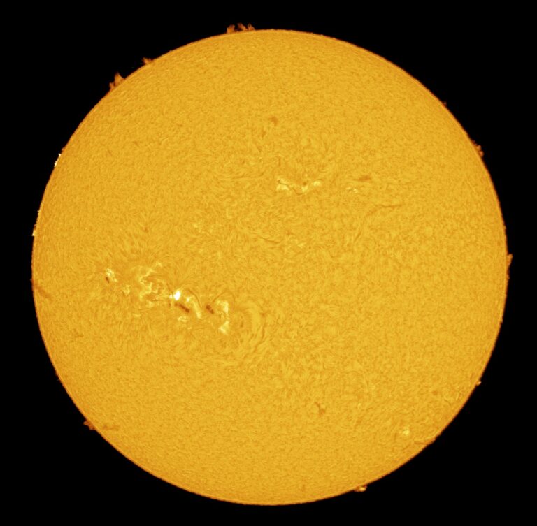 مرصد-الختم-الفلكي-بأبوظبي-يوثق-نشاط-“البقع-الشمسية”