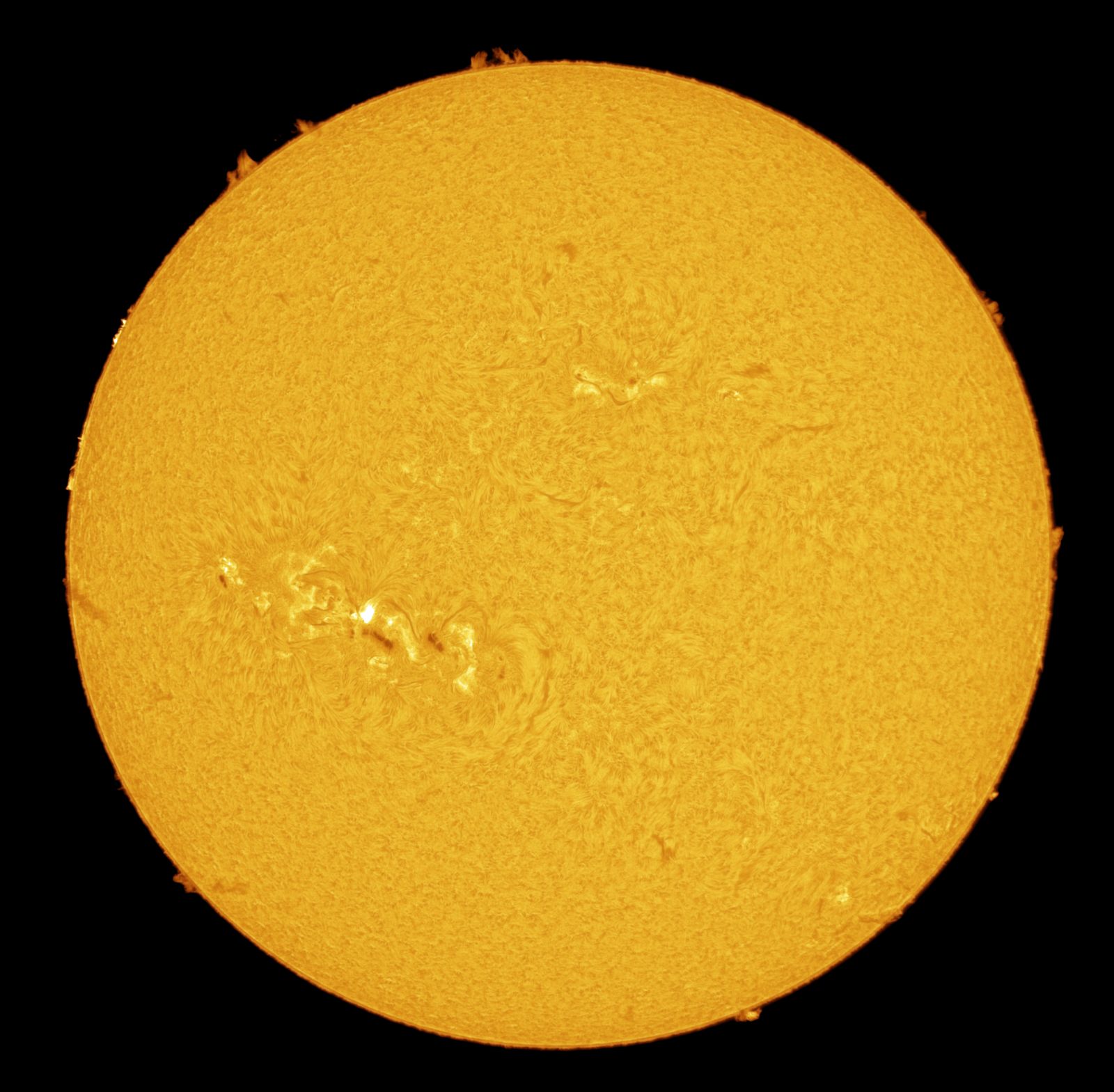 مرصد-الختم-الفلكي-بأبوظبي-يوثق-نشاط-“البقع-الشمسية”