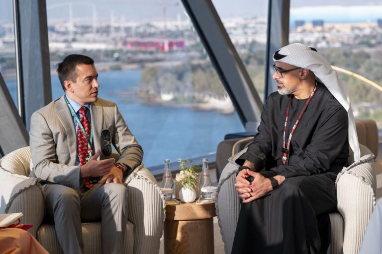 خالد-بن-محمد-بن-زايد-يستعرض-مع-رئيس-الإكوادور-علاقات-التعاون-والصداقة-بين-البلدين