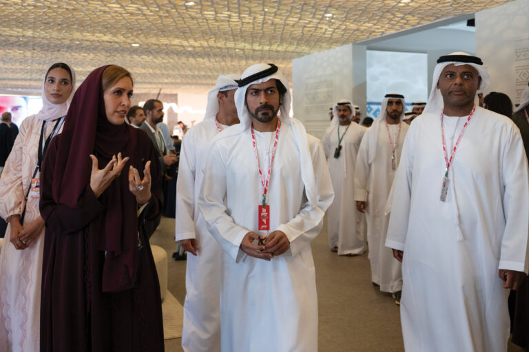 خليفة-بن-طحنون-بن-محمد-يشهد-جانباً-من-فعاليات-سباق-جائزة-الاتحاد-للطيران-الكبرى-للفورمولا1