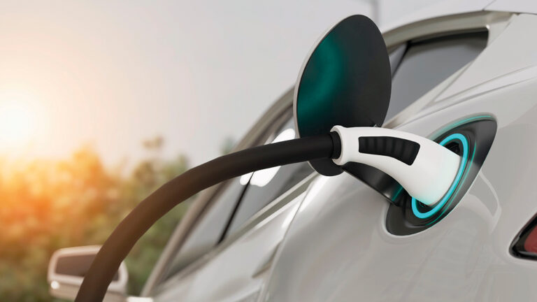 أصحاب-مركبات-كهربائية:-«معاناة-سنوية»-ومبالغات-سعرية-في-وثائق-التأمين