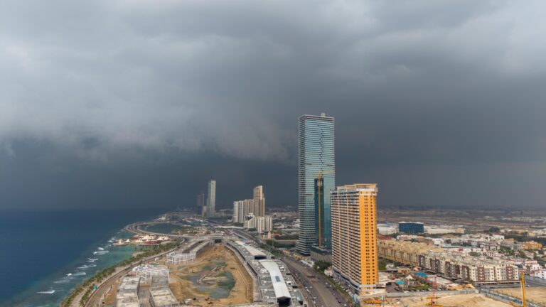 أمطار-على-جدة-والدفاع-المدني-يدعو-للحيطة-والحذر