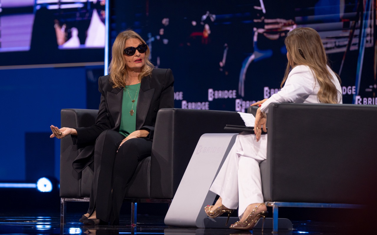 النجمة-المصرية-يسرا-تشارك-الجمهور-في”بريدج-”-3-نصائح-للحفاظ-على-مسيرة-فنية-ناجحة