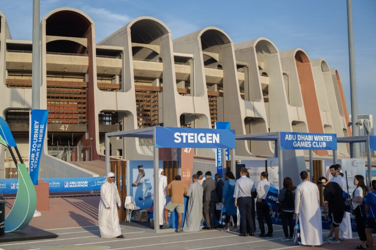 “قرية-ماراثون-أبوظبي-2025”-في-مدينة-زايد-الرياضية-تستقطب-آلاف-الزوار-والمشاركين