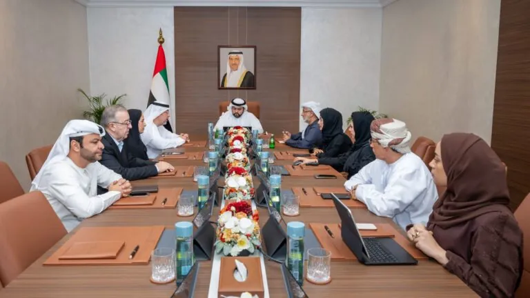 محمد-الشرقي-يترأس-اجتماع-أكاديمية-الفجيرة-للفنون-الجميلة