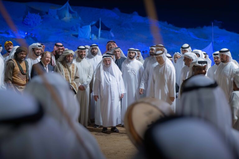 سلطان-القاسمي-يشهد-انطلاق-فعاليات-الدورة-التاسعة-من-مهرجان-الشارقة-للمسرح-الصحراوي